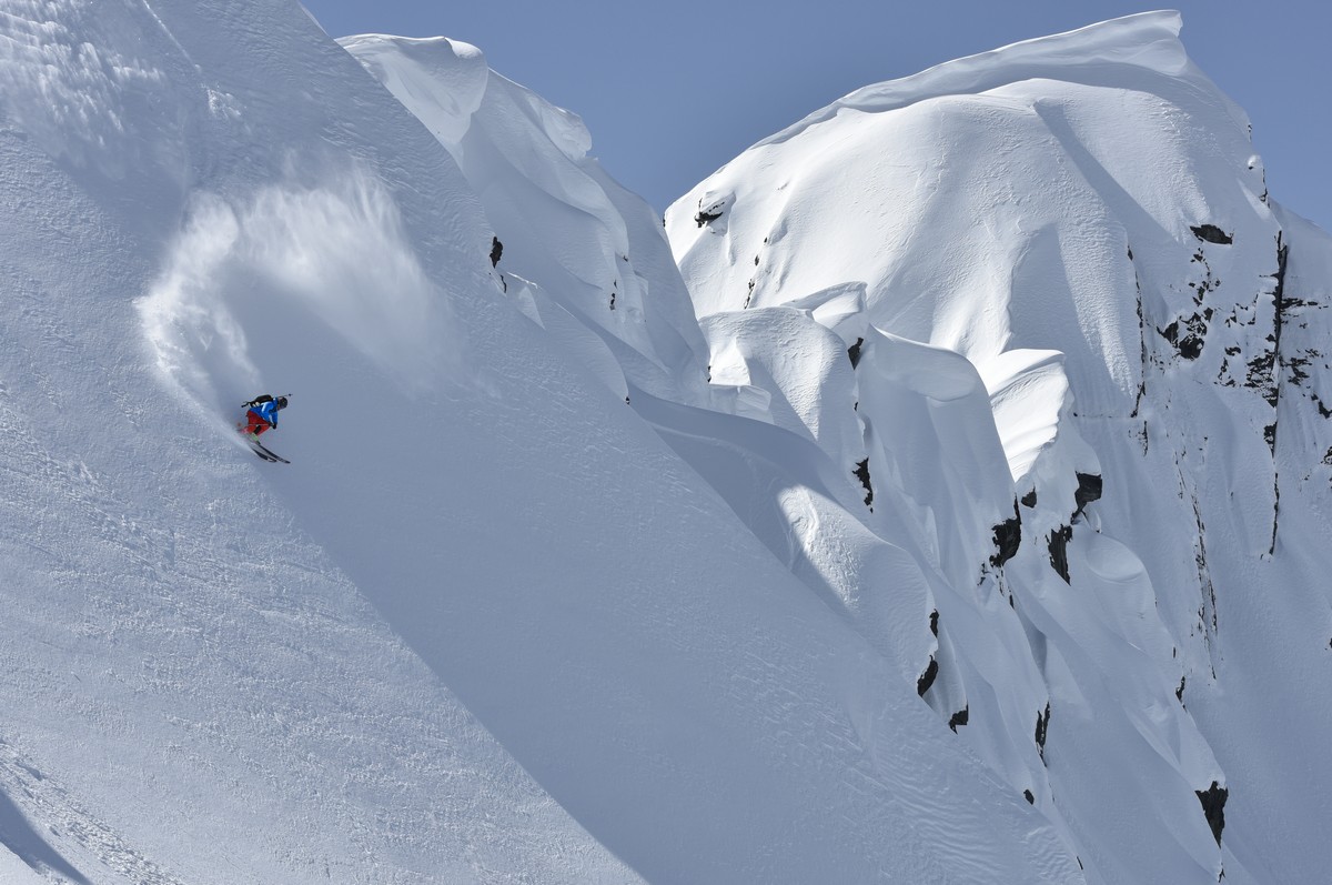 steep-skiing-in-the-cariboos-in-canada-pure-powder