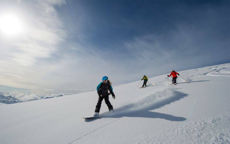 Heli skiing-family-adventures-min
