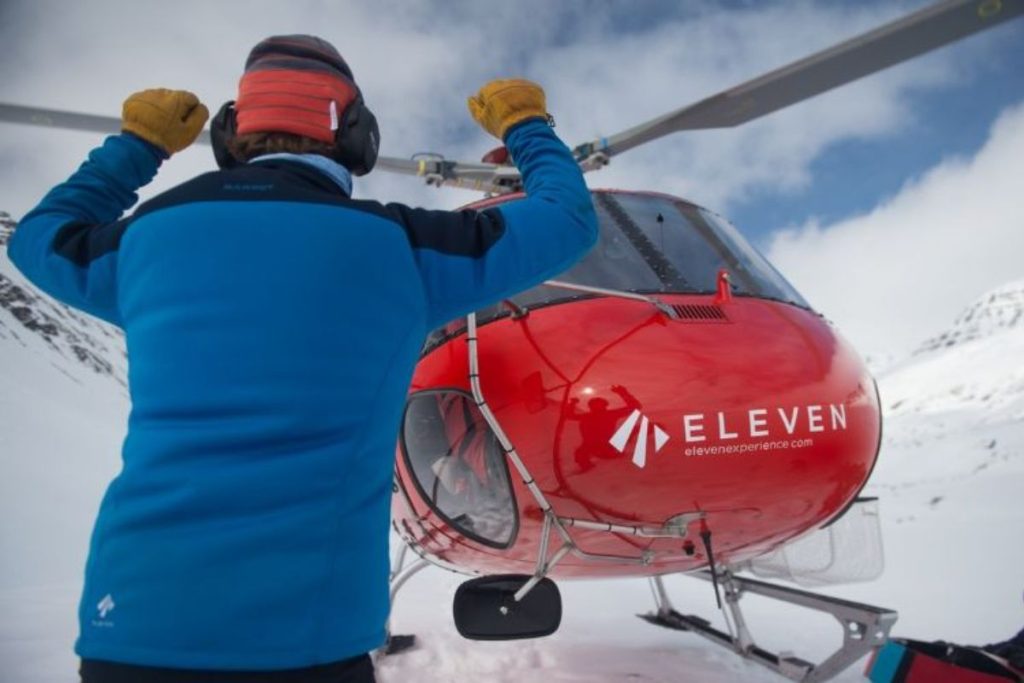 helicopter-skiing-choppper-taking-off-min