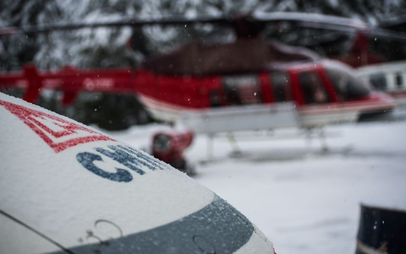 heli-skiing-canada-CMH-helicopter-min