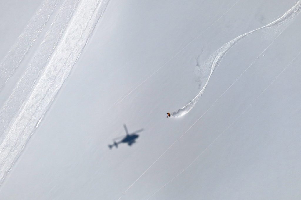 Adamants Heli Skiing