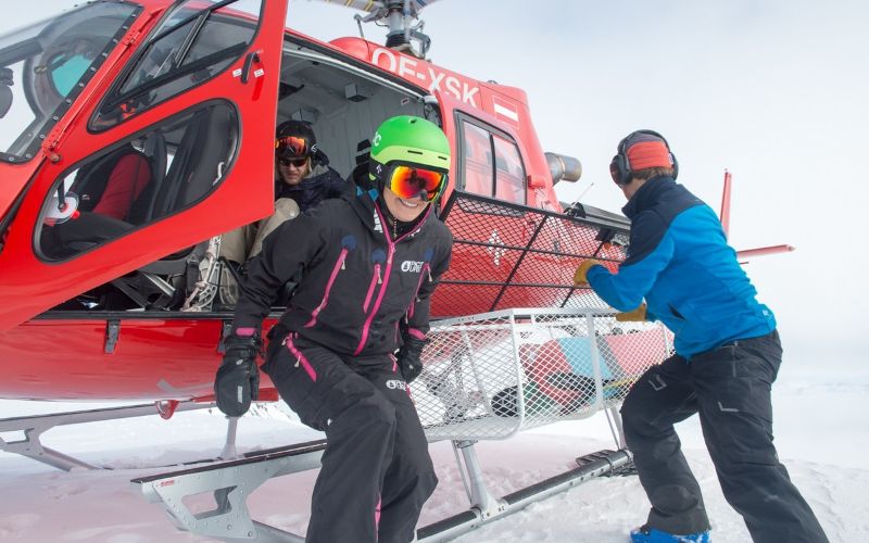 heli-skiing-iceland-slopes-min