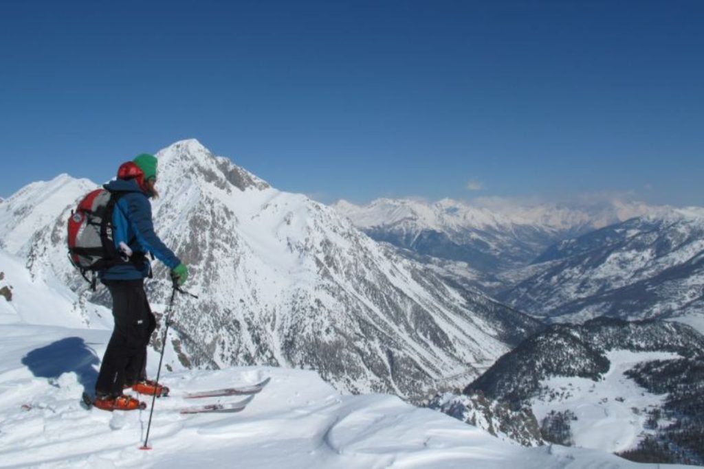 heli-skiing-skier-on-peak-min