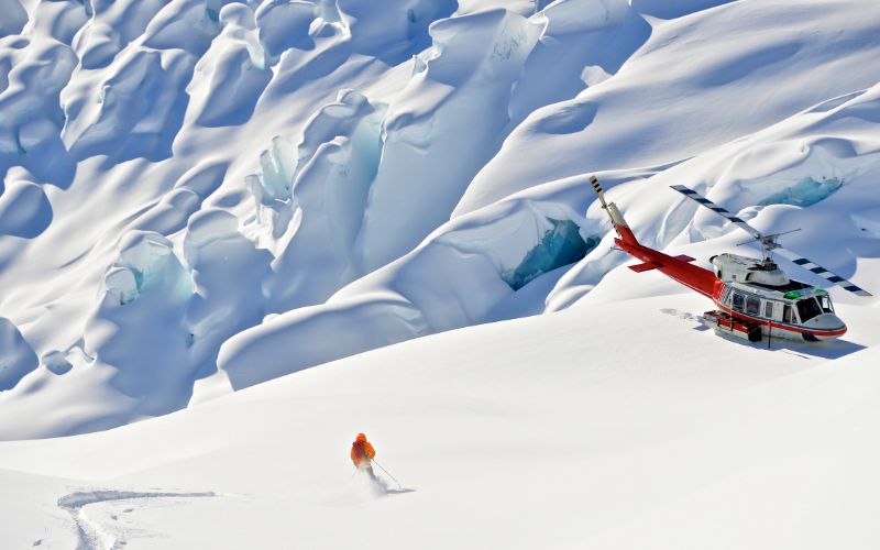 heli-skiing-canada-Single Skier-min