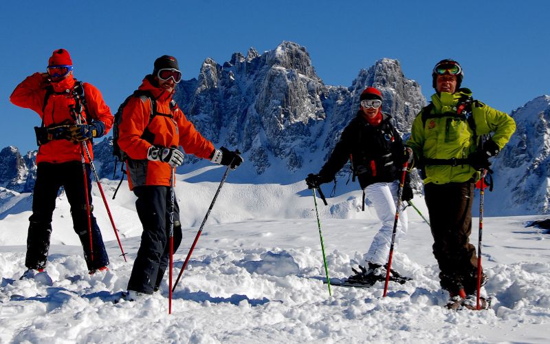 heli-skiing-three-skiers-on-slope-min