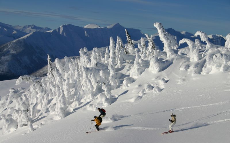 heli-skiing-canada-backcountry1568840-min