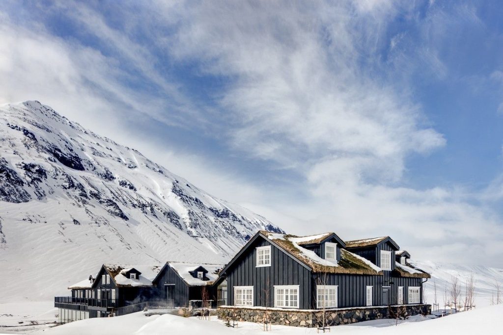 heli-skiing-canada-deplar-farm