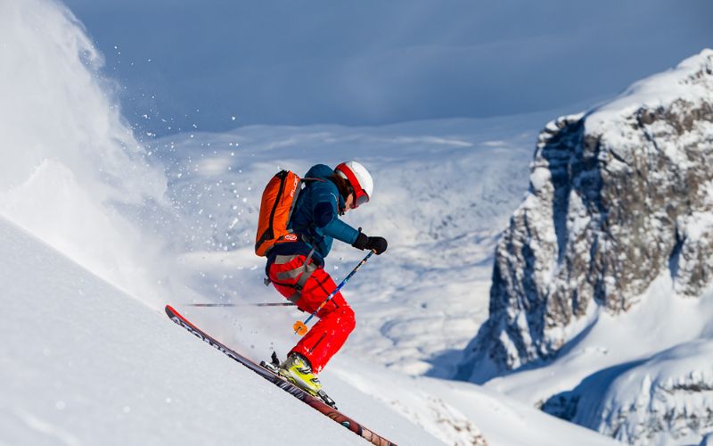 heli-skiing-canada-skier-gaining-speed