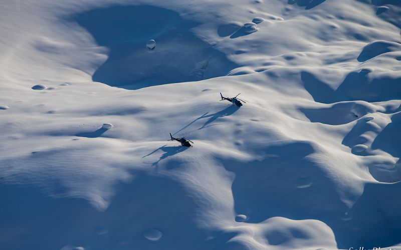 helicopter-skiing-alaska-distant-pic-min