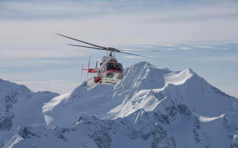 heli-skiing-canada-bell-407-chopper-min