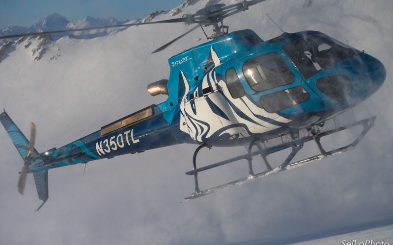 helicopter-skiing-chopper-take-off-alaska-min