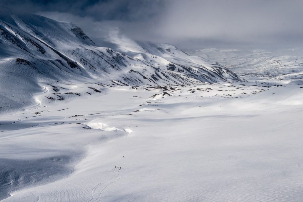 helicopter-skiing-iceland-landscape-min