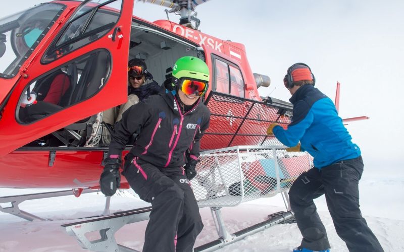 heli-skiing-helicopter-exit-min