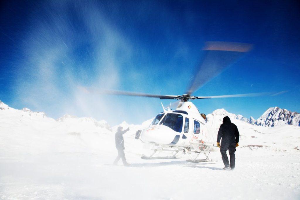 pure-powder-heli-ski-skier-with-helicopter-min