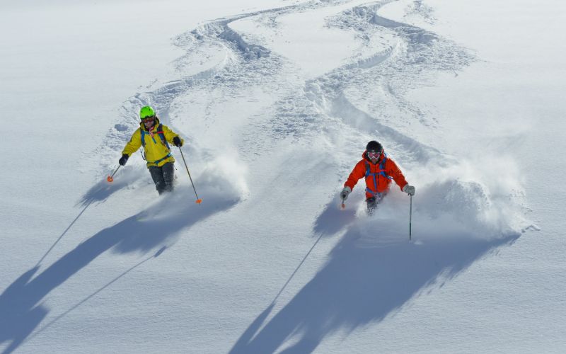 heli-ski-steep-side-by-side-min