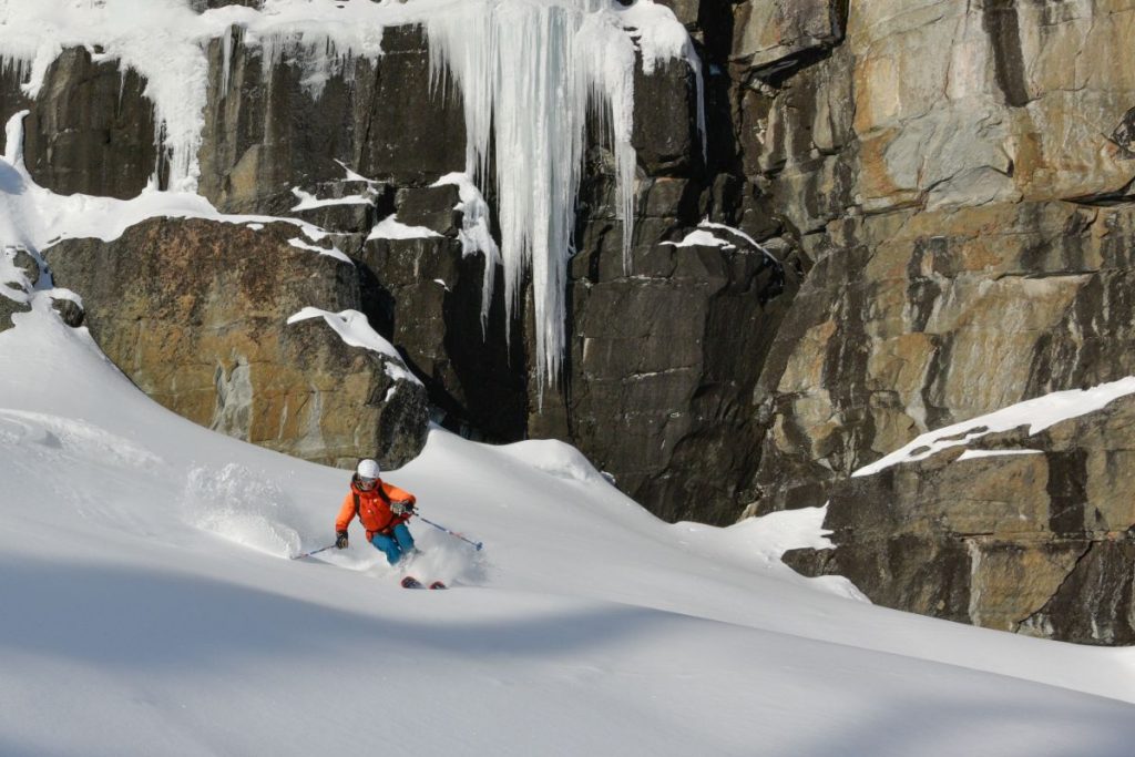 heli-skiing-canada-guide-min